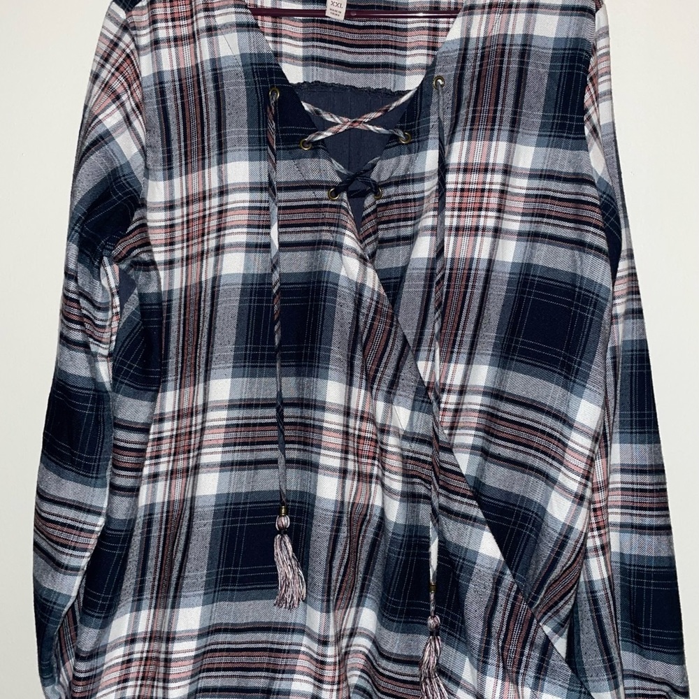 Knox Rose plaid front top, size XXL.